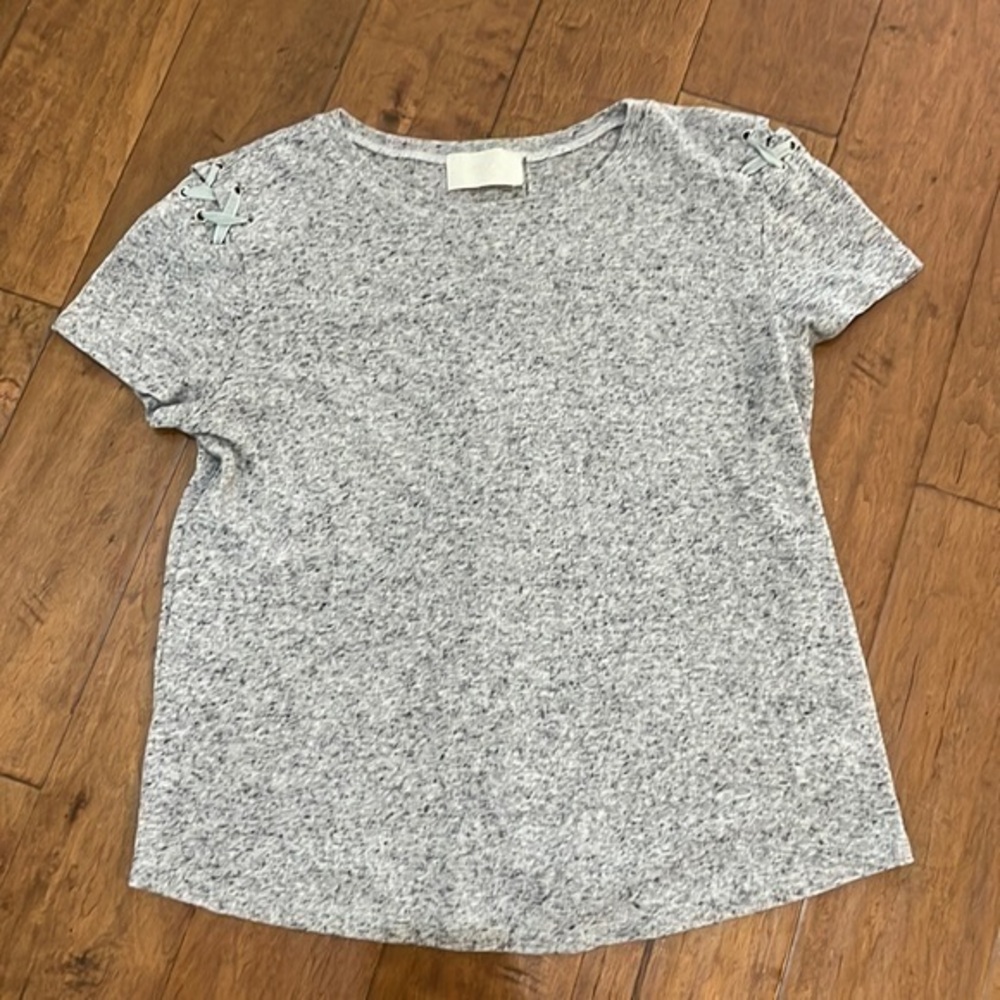 Storia Gray Short Sleeve Tie Back Top